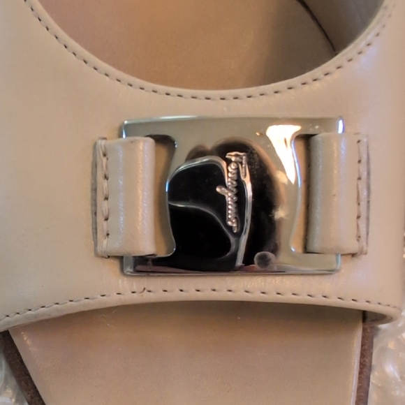 Salvatore Ferragamo Women's Cream Peep-Toe Shoes - Picture 4 of 8